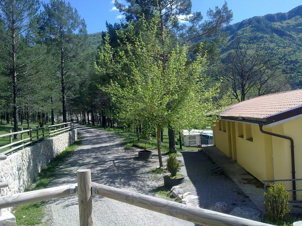 Camping L'Espelt لا بوبلا دي لايليت المظهر الخارجي الصورة