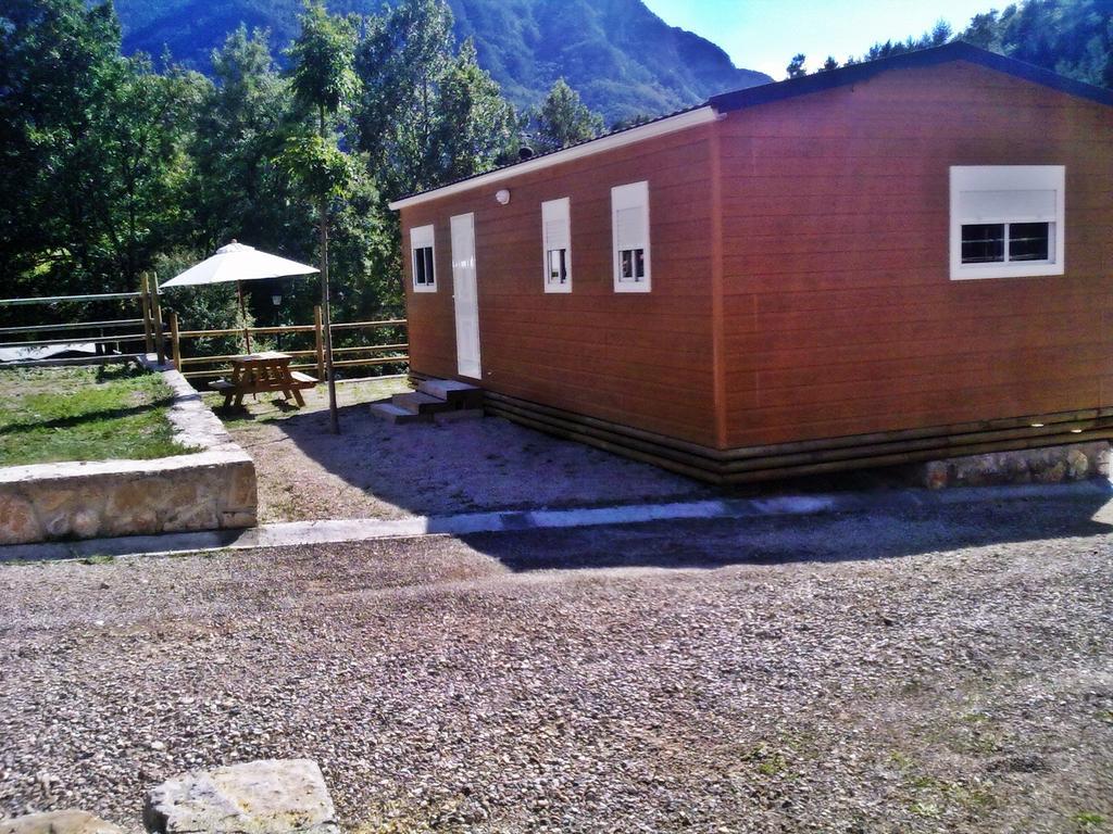 Camping L'Espelt لا بوبلا دي لايليت الغرفة الصورة