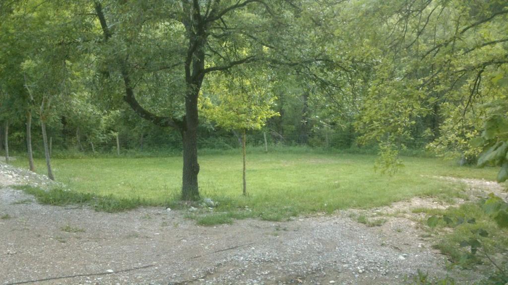 Camping L'Espelt لا بوبلا دي لايليت المظهر الخارجي الصورة